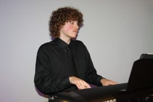 keyboardist at Brushstrokes